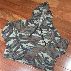 Camo cut out cropped hoodie